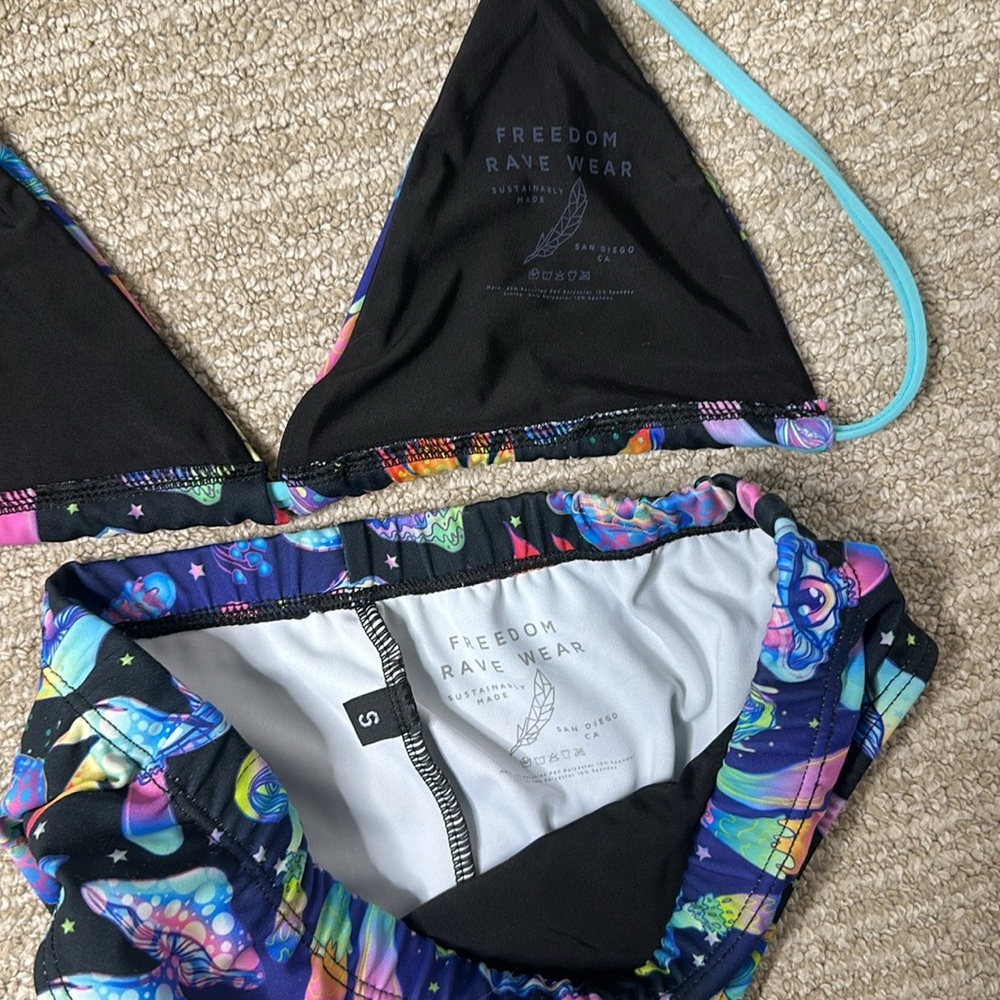 Multicolor Jellyfish Print Bandeau Bikini Top in Black with Teal Ties - Picture 3 of 3